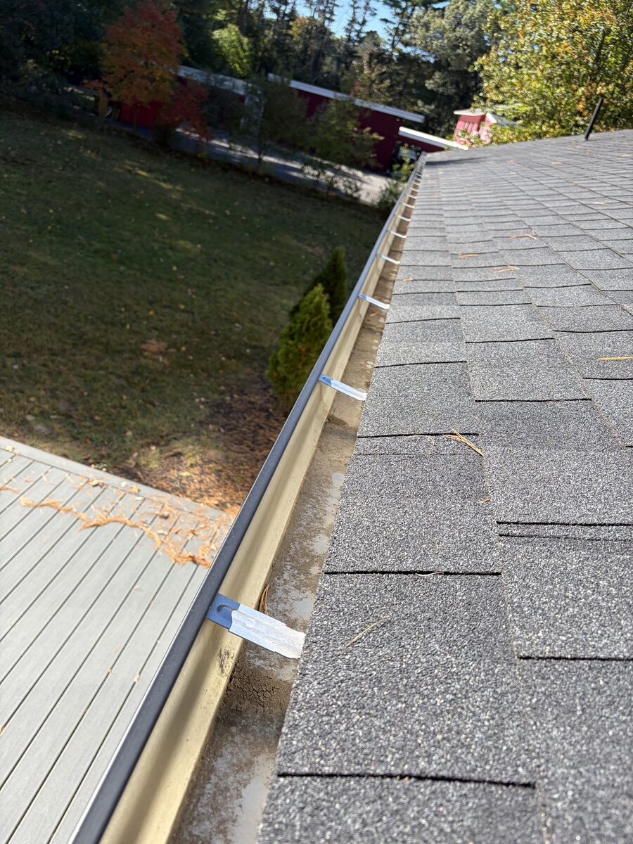 Same gutter cleared of pine needles after cleaning